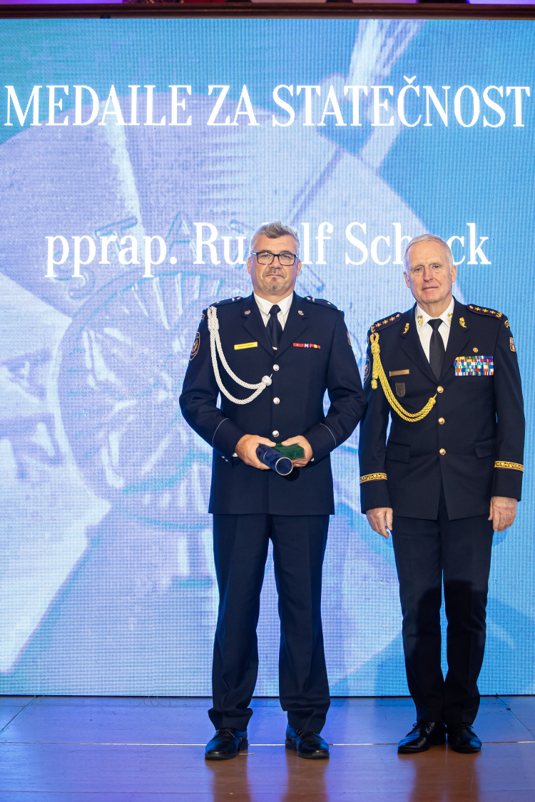 Generální ředitel hasičů předal nejvyšší ocenění Hasičského záchranného sboru České republiky