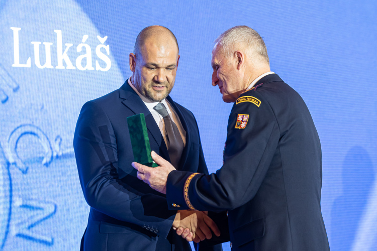 Generální ředitel hasičů předal nejvyšší ocenění Hasičského záchranného sboru České republiky
