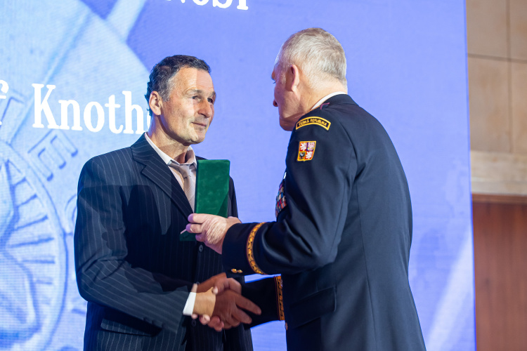 Generální ředitel hasičů předal nejvyšší ocenění Hasičského záchranného sboru České republiky