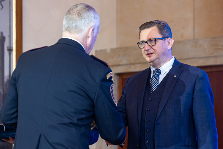 Generální ředitel hasičů předal nejvyšší ocenění Hasičského záchranného sboru České republiky
