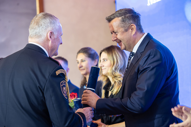 Generální ředitel hasičů předal nejvyšší ocenění Hasičského záchranného sboru České republiky