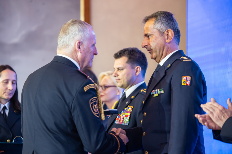 Generální ředitel hasičů předal nejvyšší ocenění Hasičského záchranného sboru České republiky