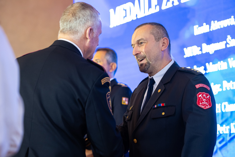 Generální ředitel hasičů předal nejvyšší ocenění Hasičského záchranného sboru České republiky