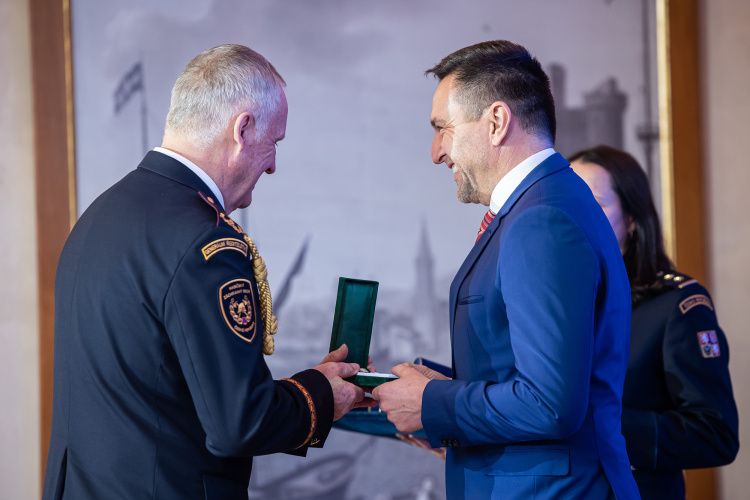 Generální ředitel hasičů předal nejvyšší ocenění Hasičského záchranného sboru České republiky
