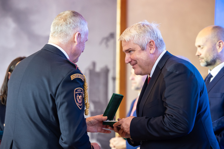 Generální ředitel hasičů předal nejvyšší ocenění Hasičského záchranného sboru České republiky