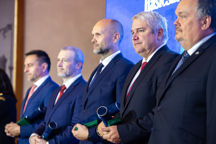 Generální ředitel hasičů předal nejvyšší ocenění Hasičského záchranného sboru České republiky