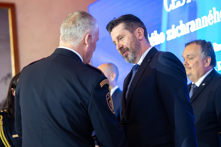 Generální ředitel hasičů předal nejvyšší ocenění Hasičského záchranného sboru České republiky