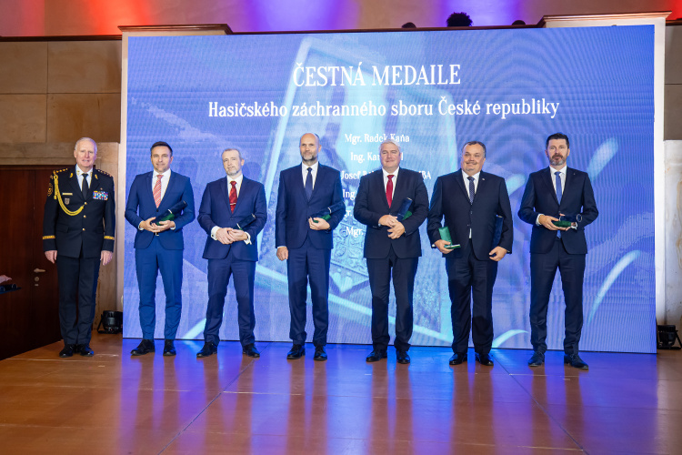 Generální ředitel hasičů předal nejvyšší ocenění Hasičského záchranného sboru České republiky