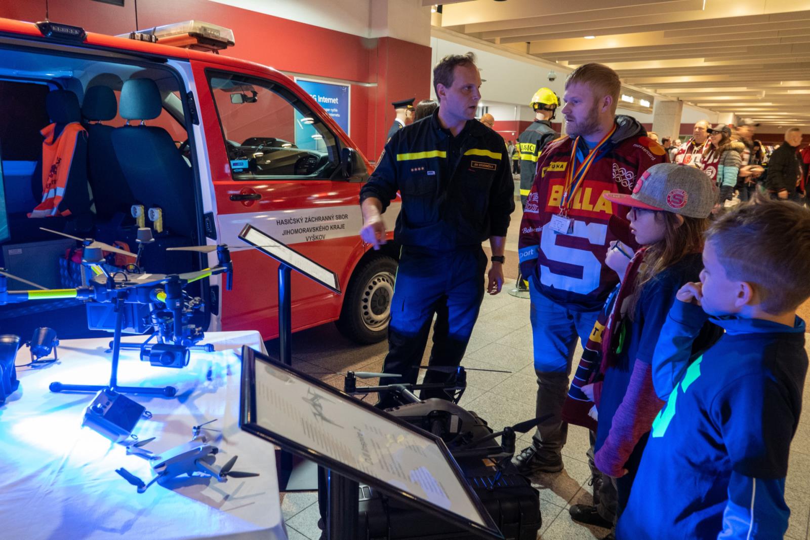 HZS ČR představuje dronový speciál a drony v O2 areně.jpg