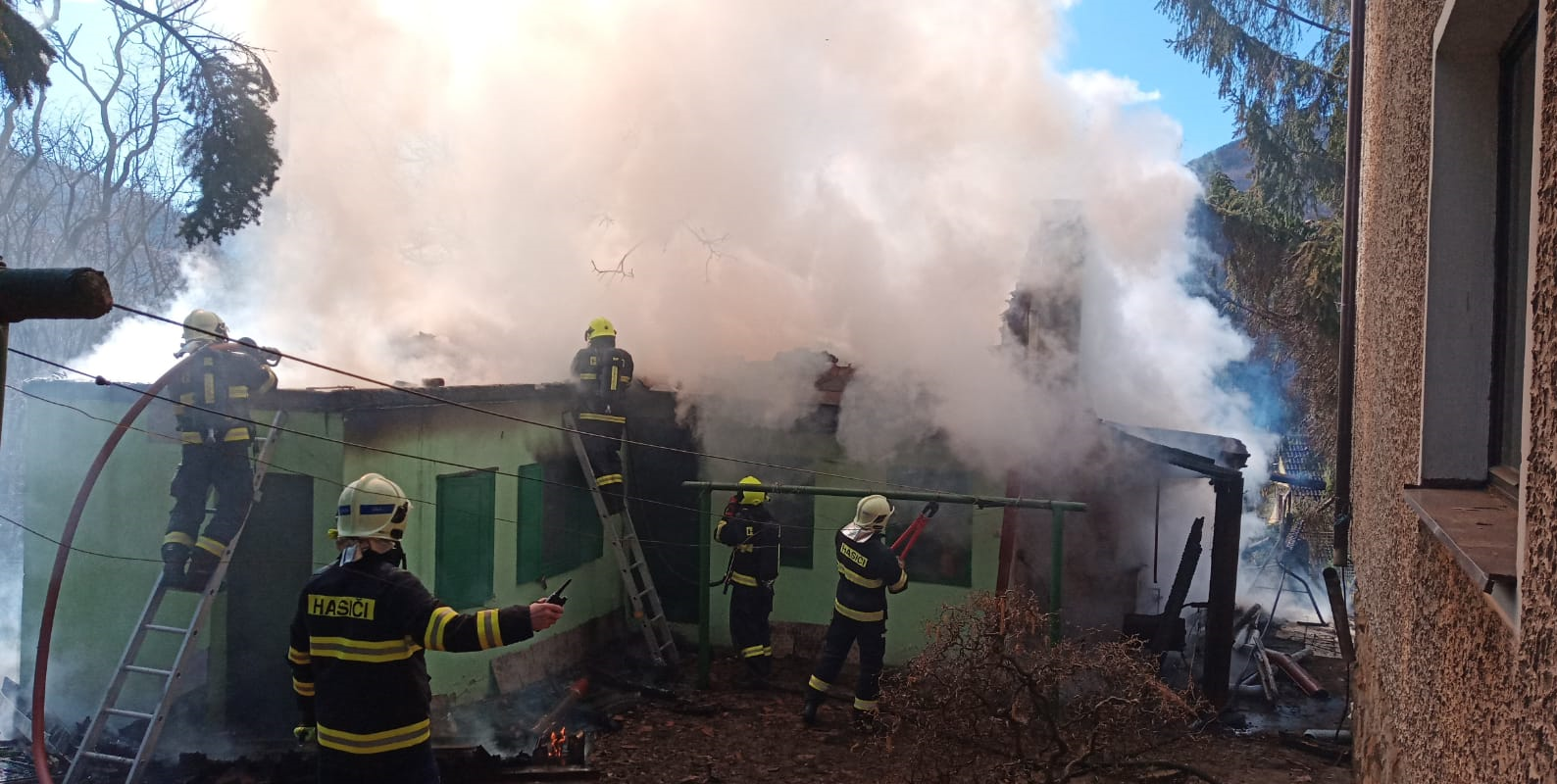 HZS ÚLK_požár hospodářské budovy v Ústí nad Labem.png