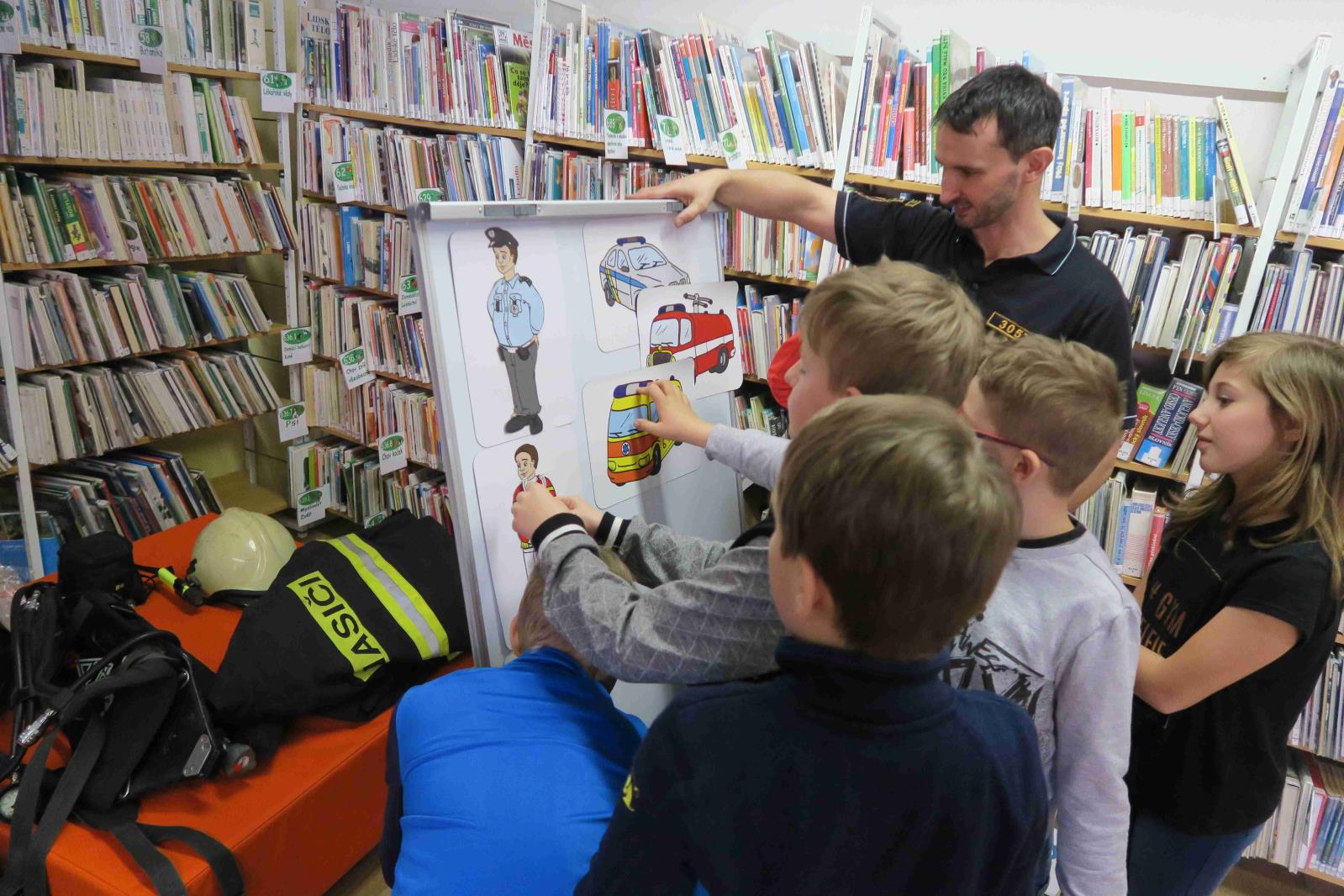 Hasiči v knihovně, Prachatice - 14. 3. 2019 (11).jpg