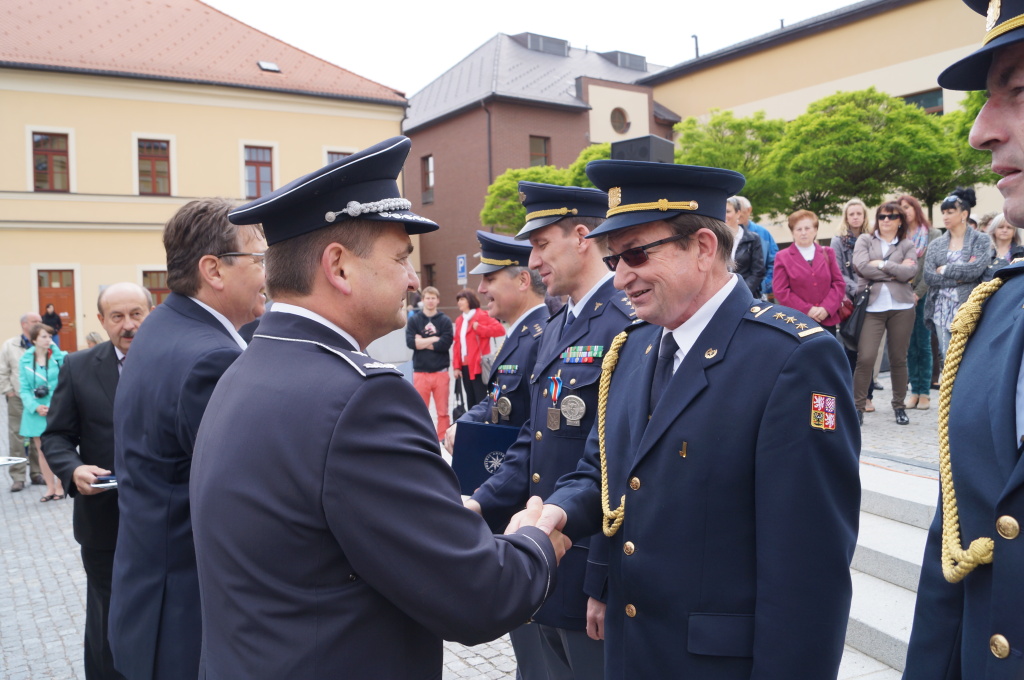 Ing.Mencl-ocenění od PČR.JPG