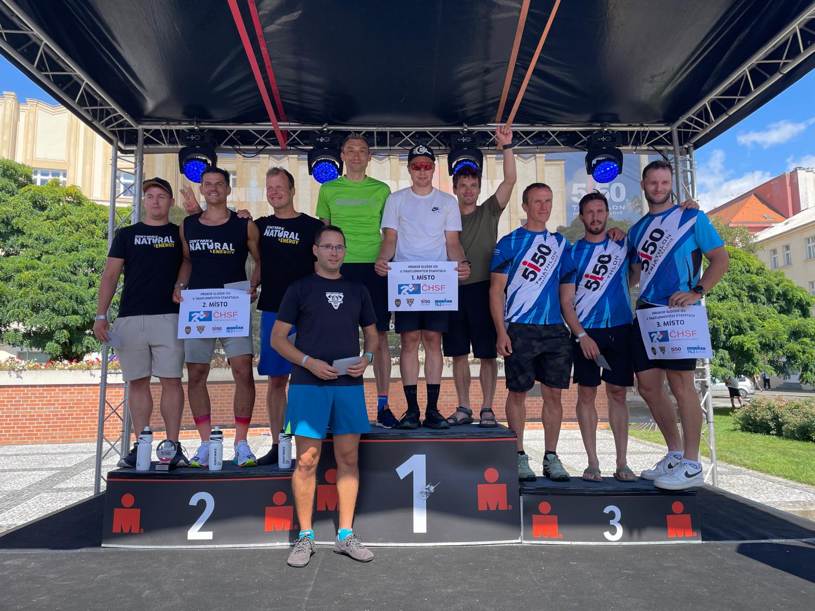 Jablonečtí profesionální hasiči Jirka Vavruška, Vojta Slavík a Vojta Prášil zaslouženě na první příčce stupňů vítězů. Stříbro získali hasiči z HZS Moravskoslezského kraje, třetí místo vybojovali kolegové z Policie České republiky