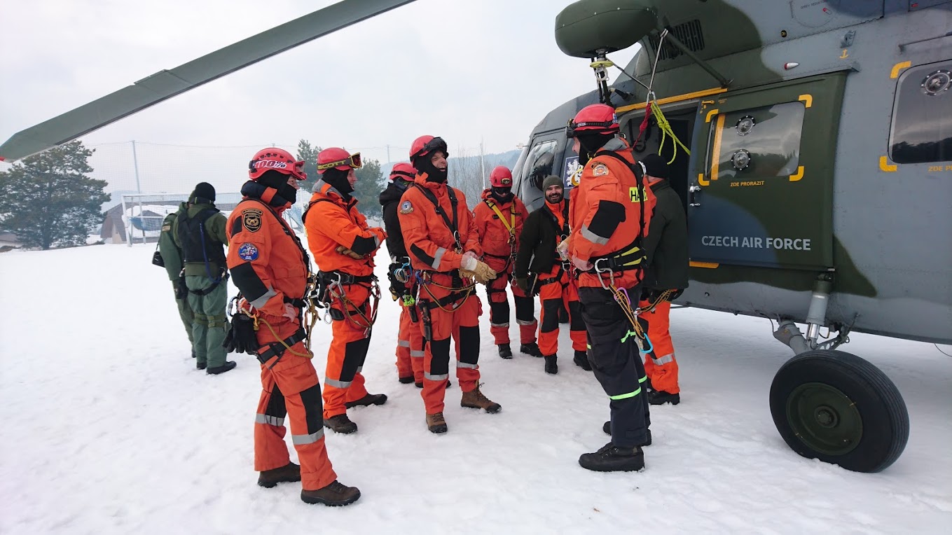 Leteční záchranáři - výcvik, Lipno - 20. a 21. 2. 2019 (10).JPG