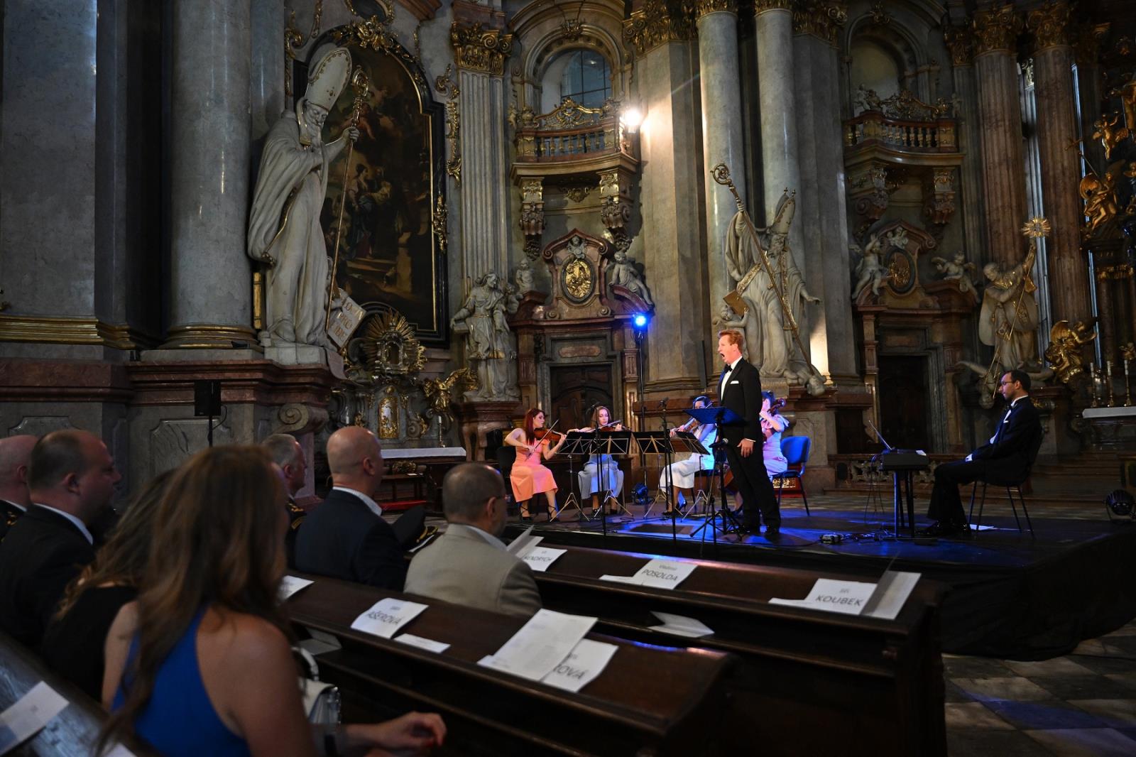 Letní hasičský koncert po roce opět zazněl v chrámu sv. Mikuláše