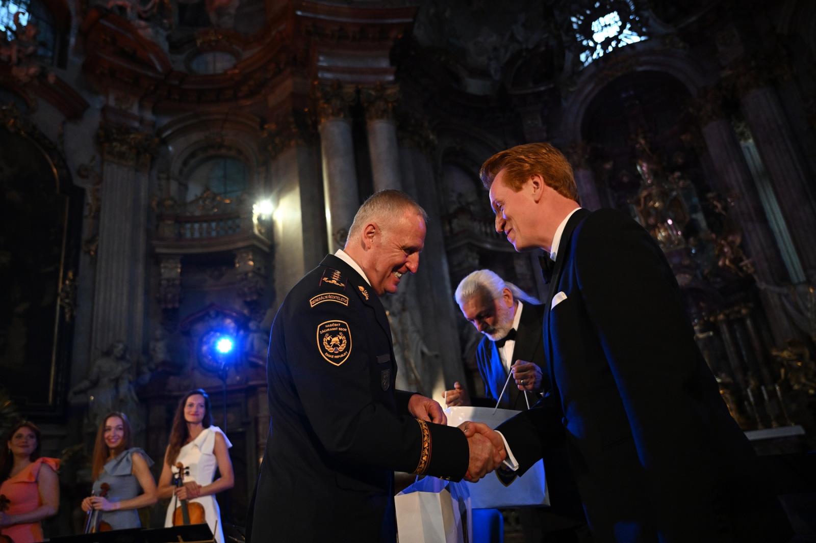 Letní hasičský koncert po roce opět zazněl v chrámu sv. Mikuláše