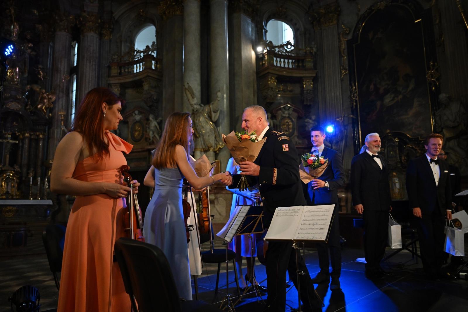 Letní hasičský koncert po roce opět zazněl v chrámu sv. Mikuláše