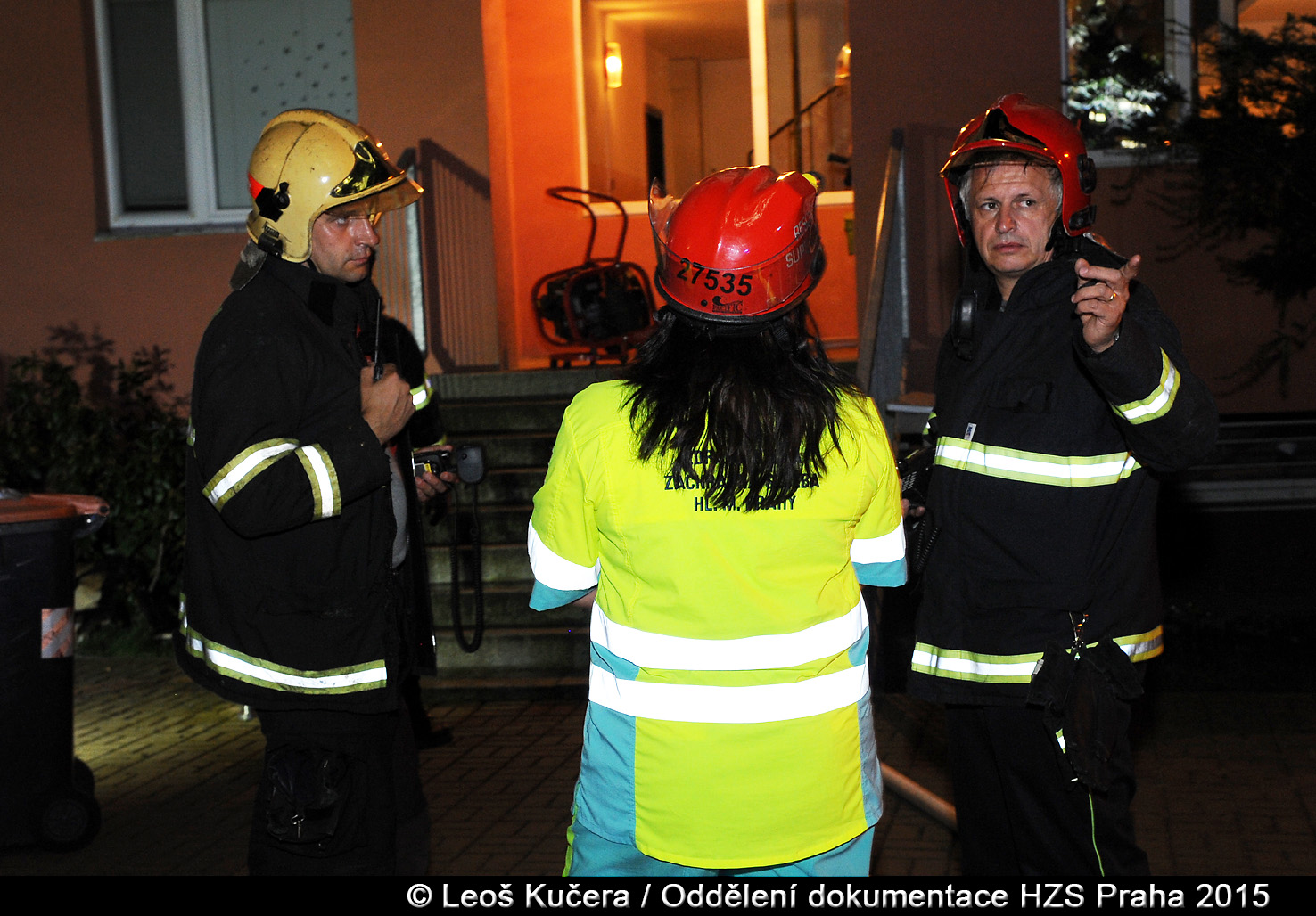 Likvidace požáru bytu v ulici Kopřivnická, Praha, 15. srpna 2015