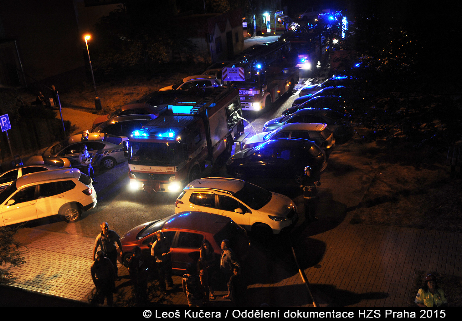 Likvidace požáru bytu v ulici Kopřivnická, Praha, 15. srpna 2015