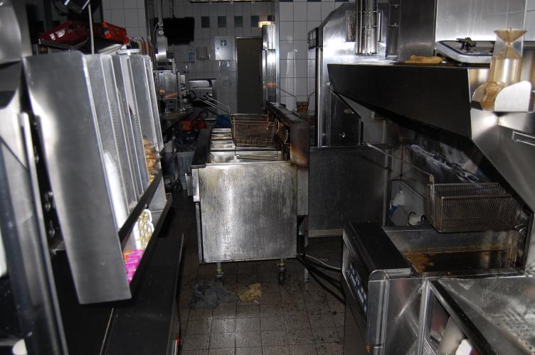 plameny zničily fritézu