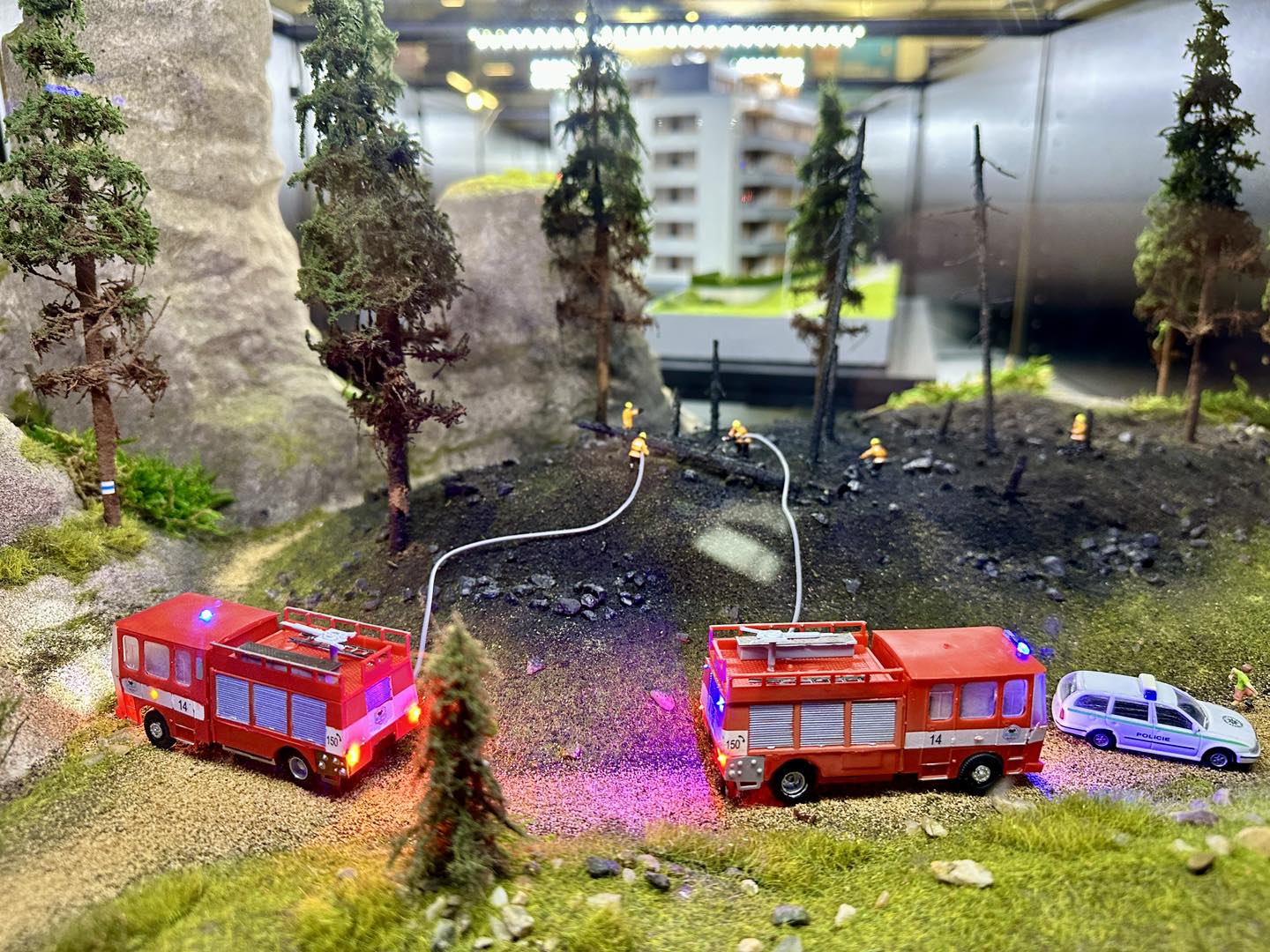 Mimořádná událost, při níž zasahují hasiči, zachycená na 3D modelu.jpg