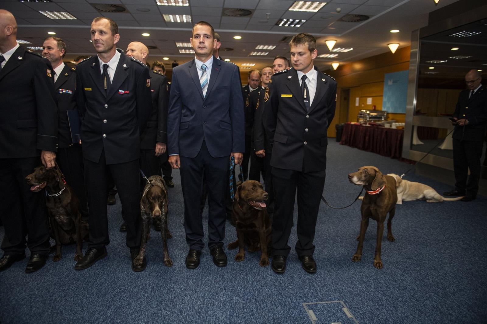 Ministr vnitra ocenil práci USAR týmu