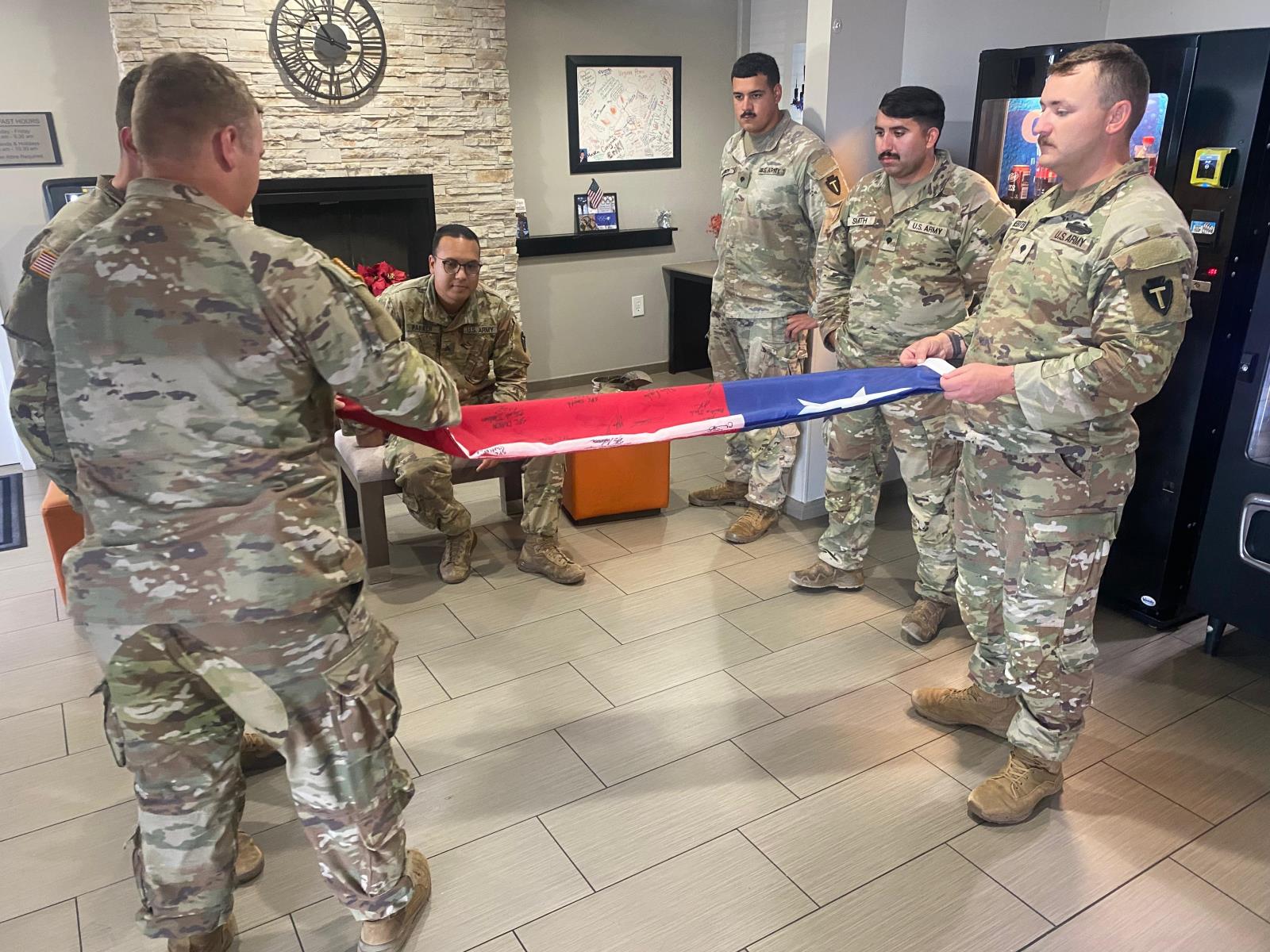 Mise týmu českých hasičů v Texasu končí, v ČR přistanou ve středu ráno