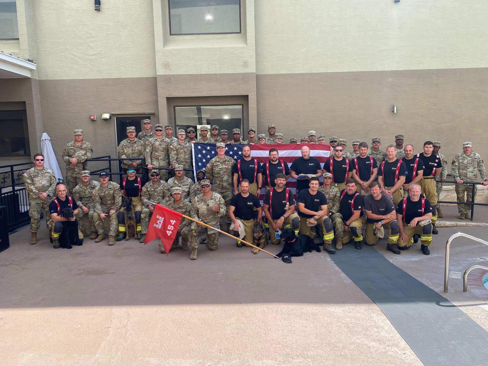 Mise týmu českých hasičů v Texasu končí, v ČR přistanou ve středu ráno