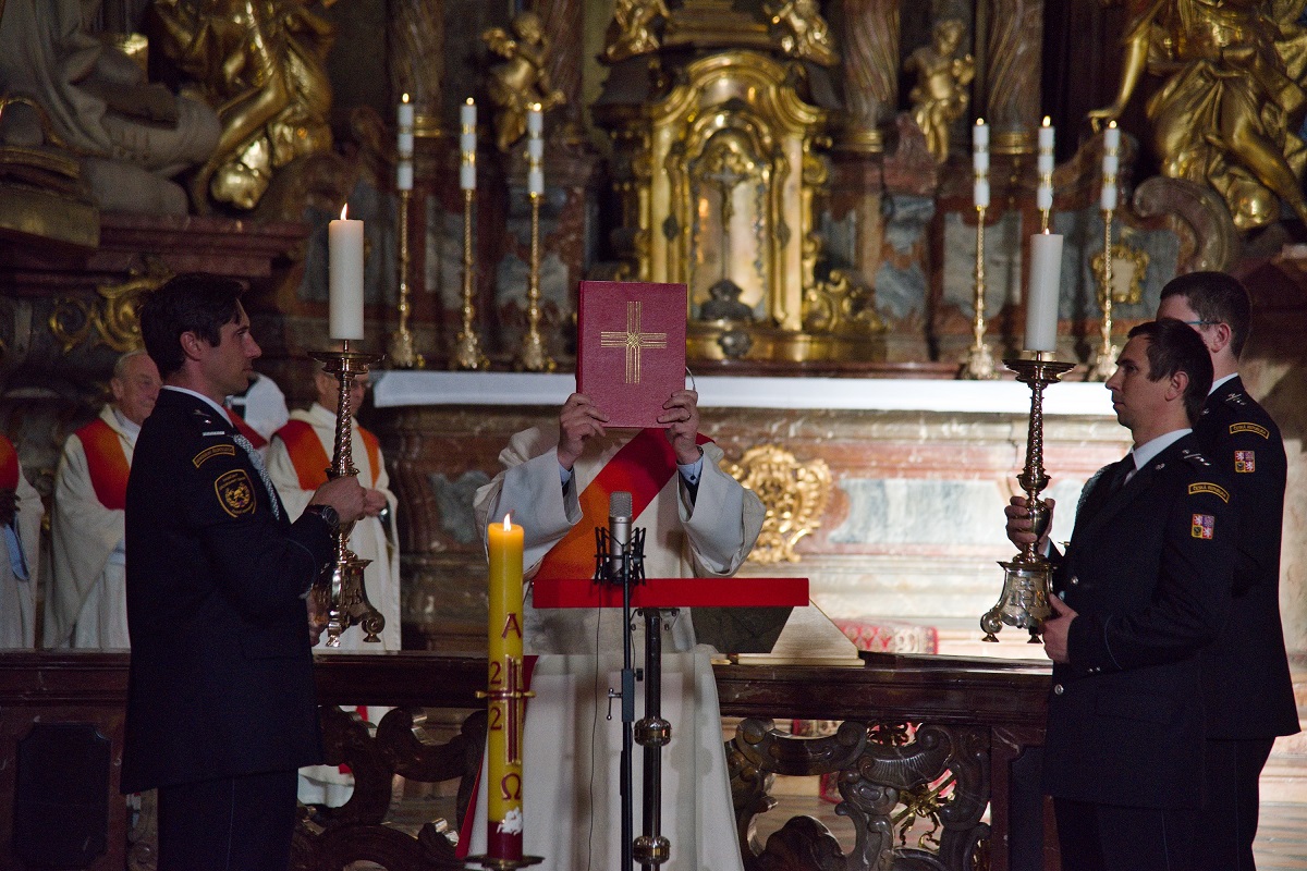 Mše sloužená za hasiče při příležitosti nadcházejícího svátku sv. Floriána