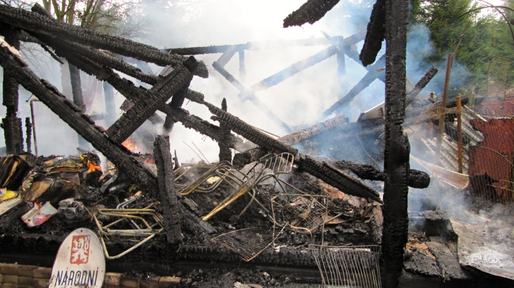 Náchod_požár chatky 2.JPG