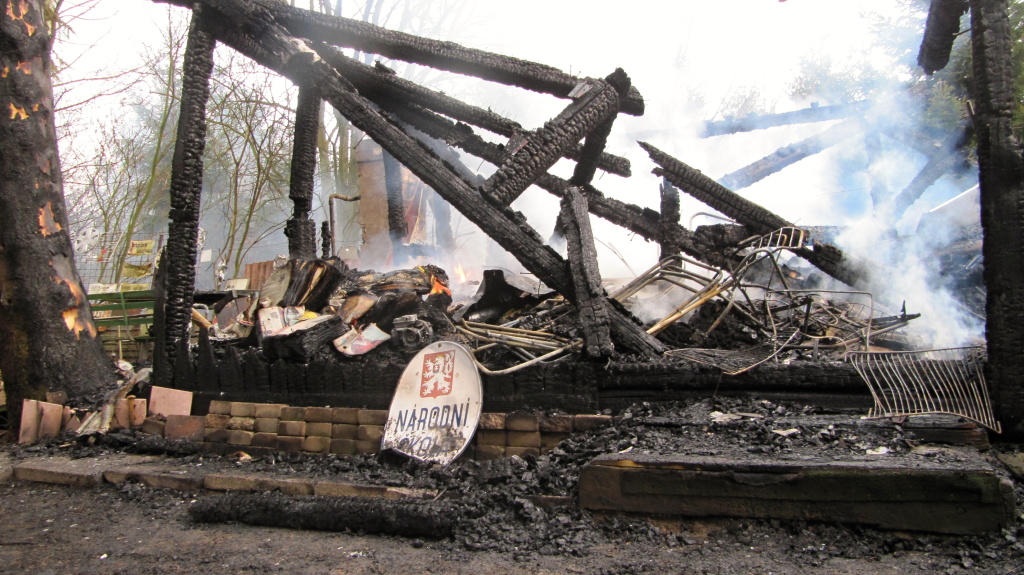 Náchod_požár chatky 3.JPG