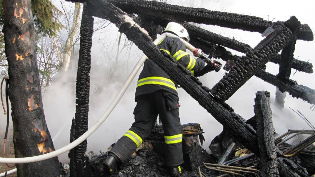 Náchod_požár chatky 5.JPG