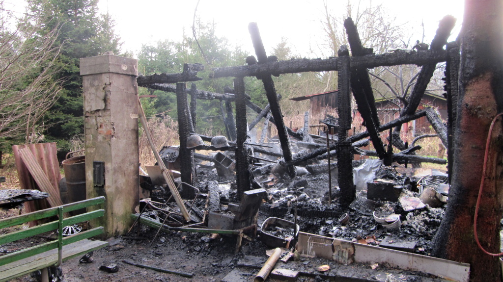 Náchod_požár chatky 6.JPG