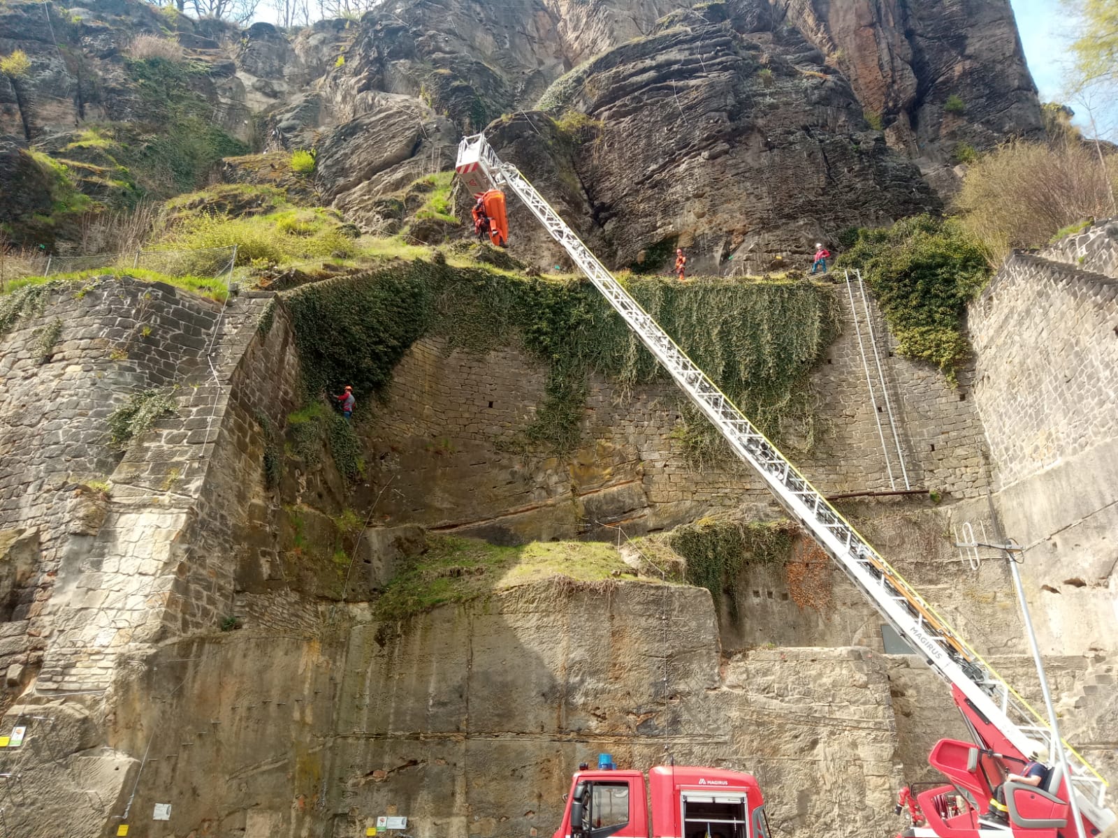 Nácvik záchrany osoby (4).jpg