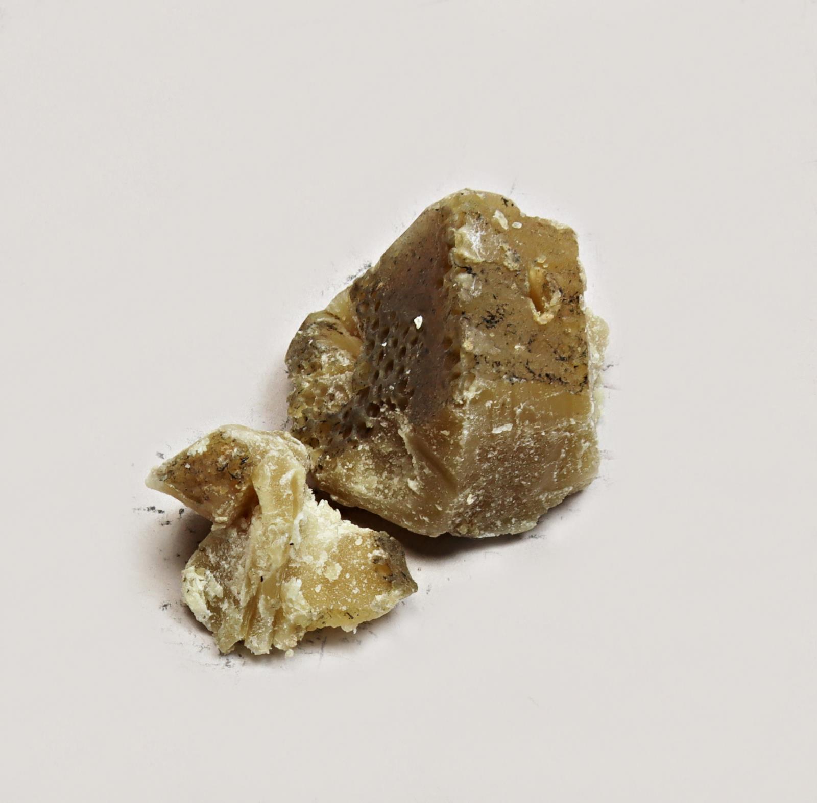 Obr. 2 - Včelí vosk