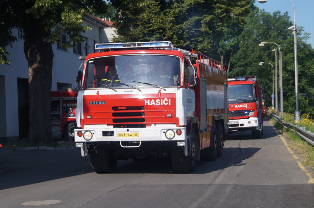 Odjezd povodňového odřadu HZS KHk (2).JPG