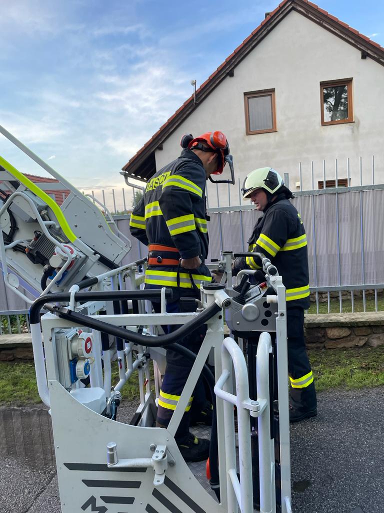 Odstranění podemletých stromů, Brloh - 30. 6. 2022 (4).jpg