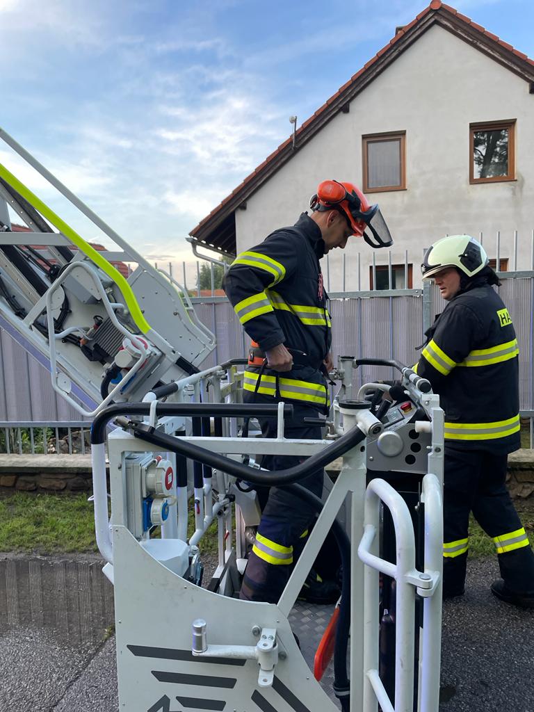 Odstranění podemletých stromů, Brloh - 30. 6. 2022 (5).jpg