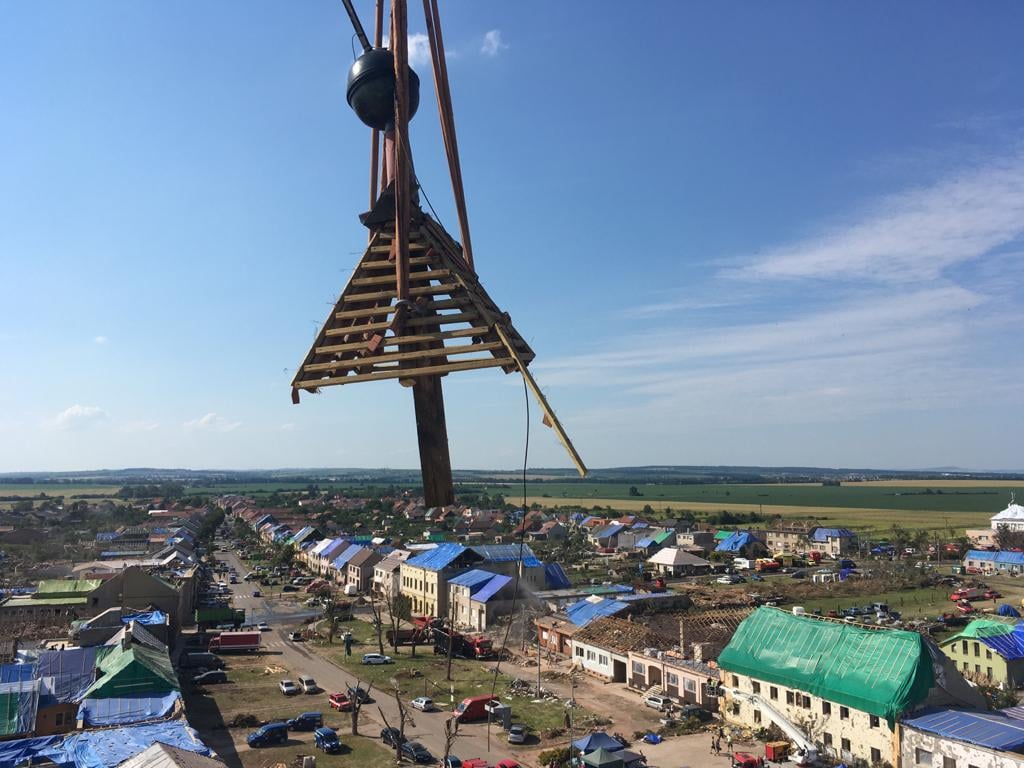 PHA_oprava střechy poničeného kostela v Moravské Nové Vsi.jpg