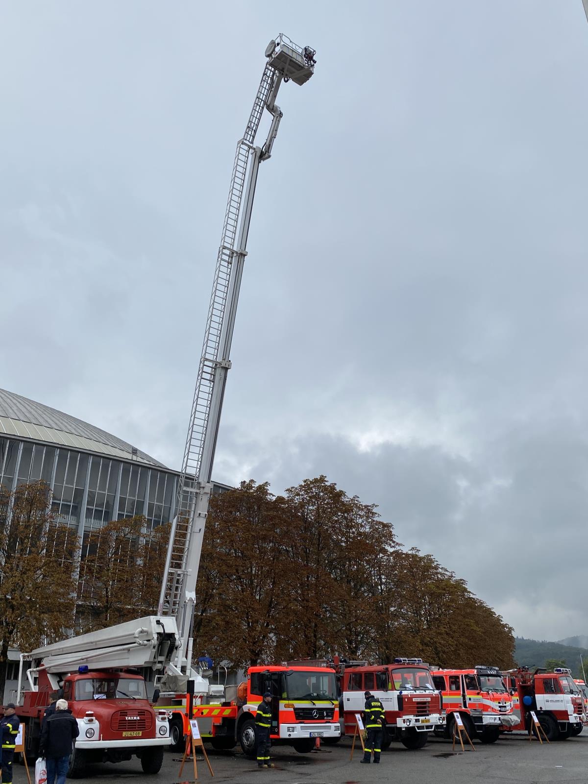 PYROS 2021_technika vystavená před pavilonem Z.JPG