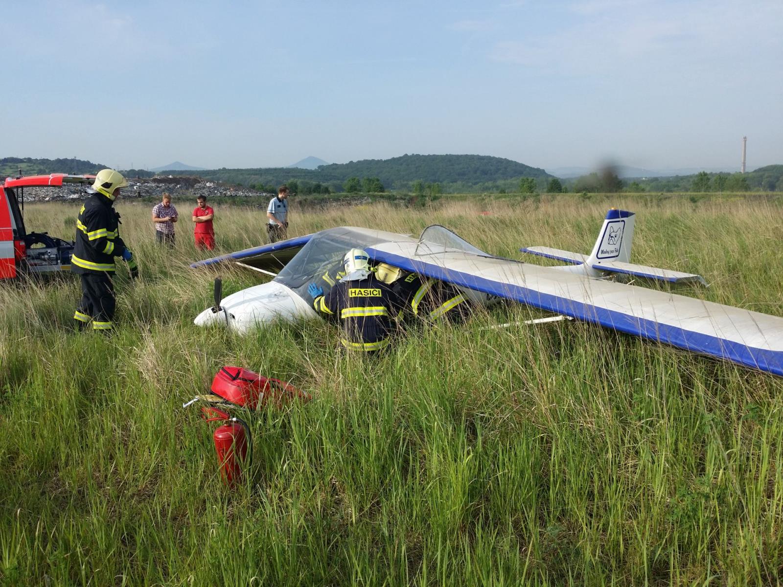 Pád letadla Ústí nad Labem (2).jpg