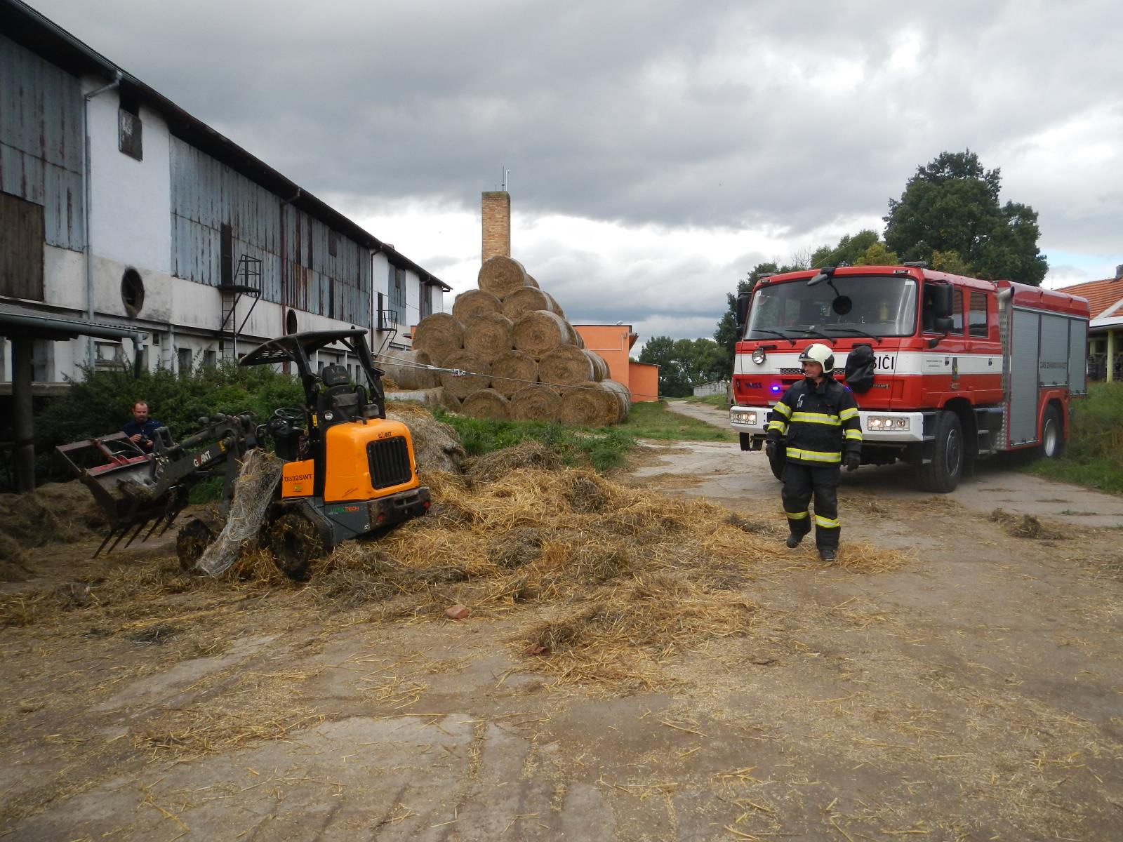 Pád stroje na osobu, Dobšice - 15. 9. 2017 (6).JPG