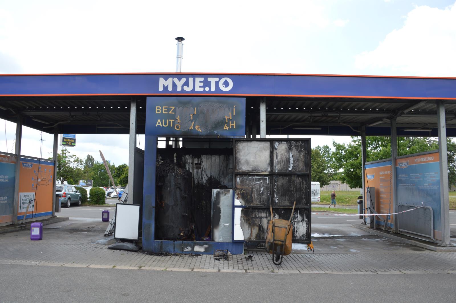Požár ruční auto myčky v Pardubicích_1.JPG