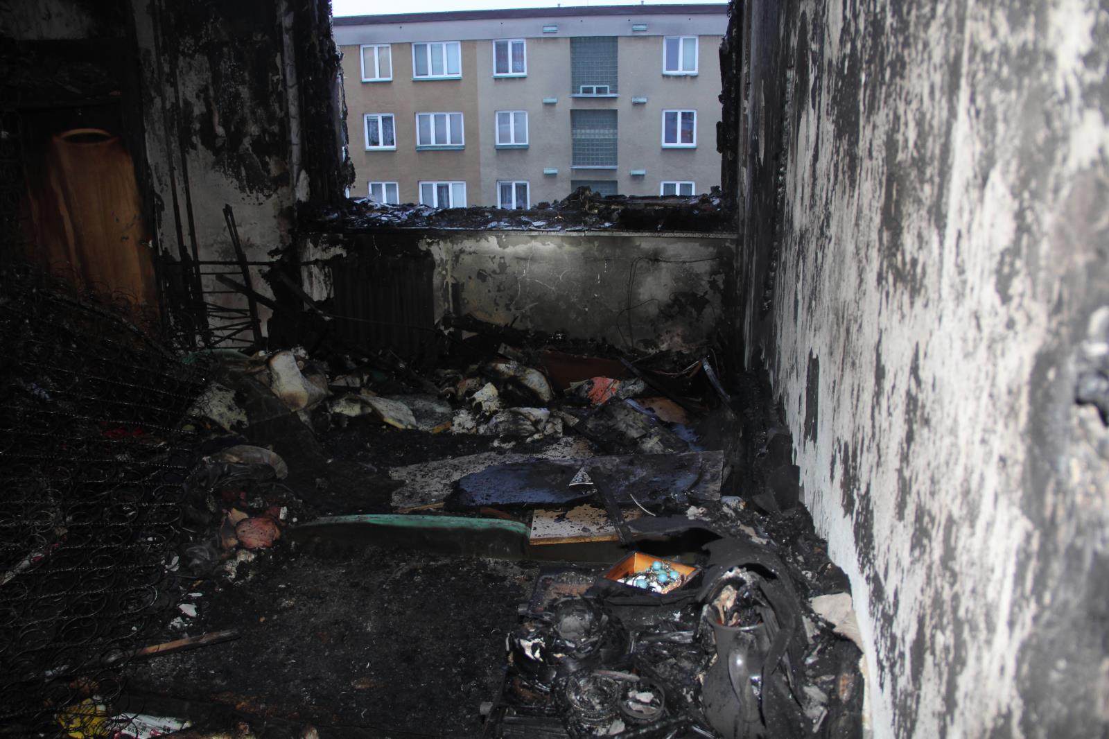 Požár v bytě od svíčky.jpg