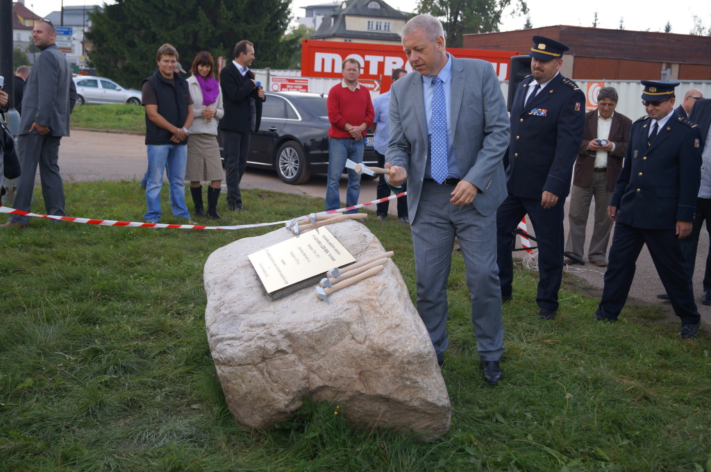 Položení zákl. kamene stanice a střediska ZZS Vrchlabí (4).JPG