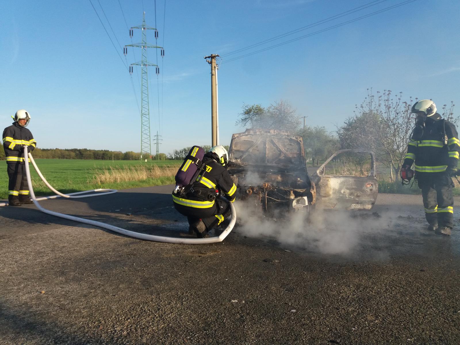 Požár OA, Červený Dvůr - 27. 4. 2018 (3).jpg