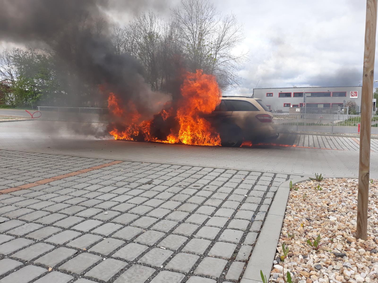 Požár OA, Planá nad Lužnicí - 28. 4. 2019 (1).jpg