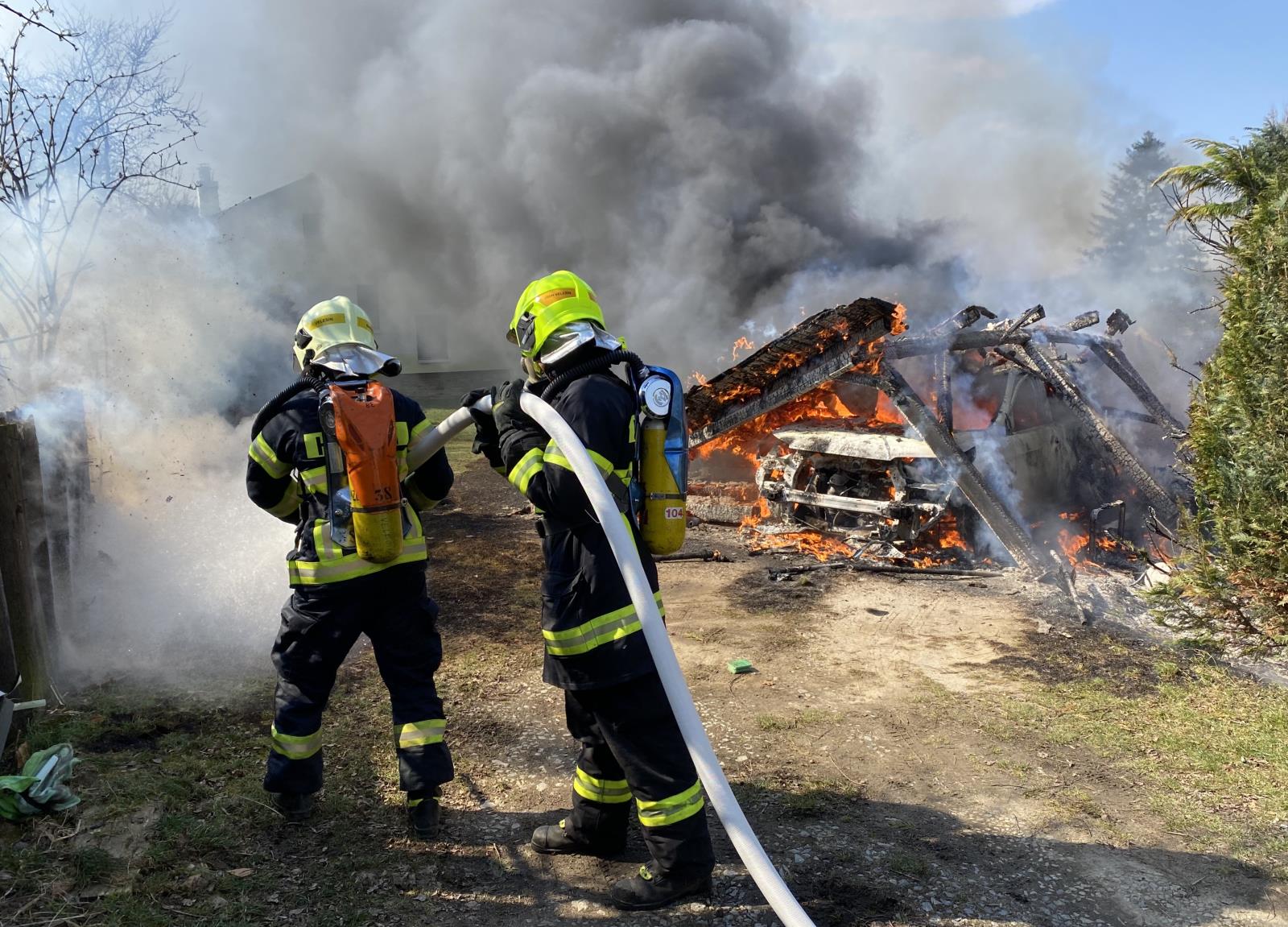 Požár OA a přístřešku, Doudleby - 25. 3. 2020 (1).jpeg