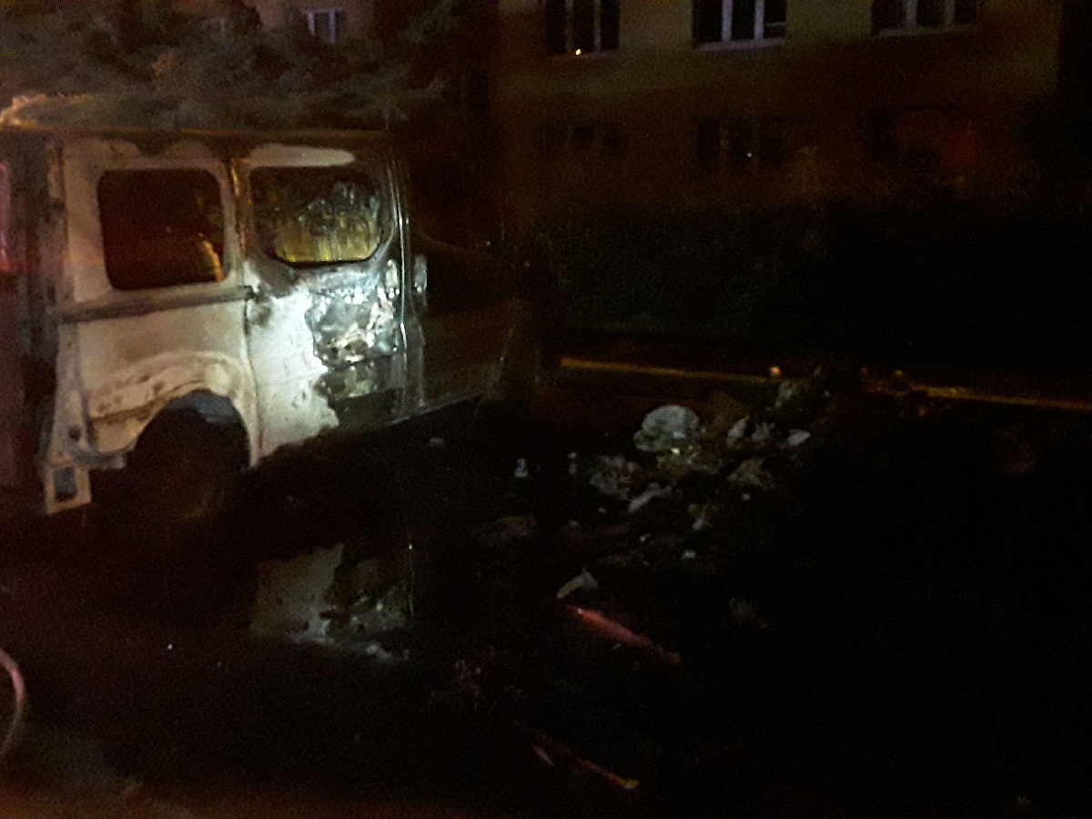 Požár aut chomutov (1).jpg