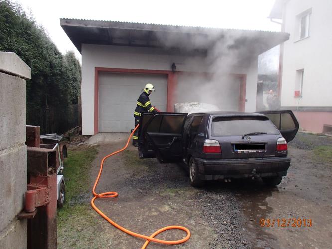 Požár auta Lužný.jpg